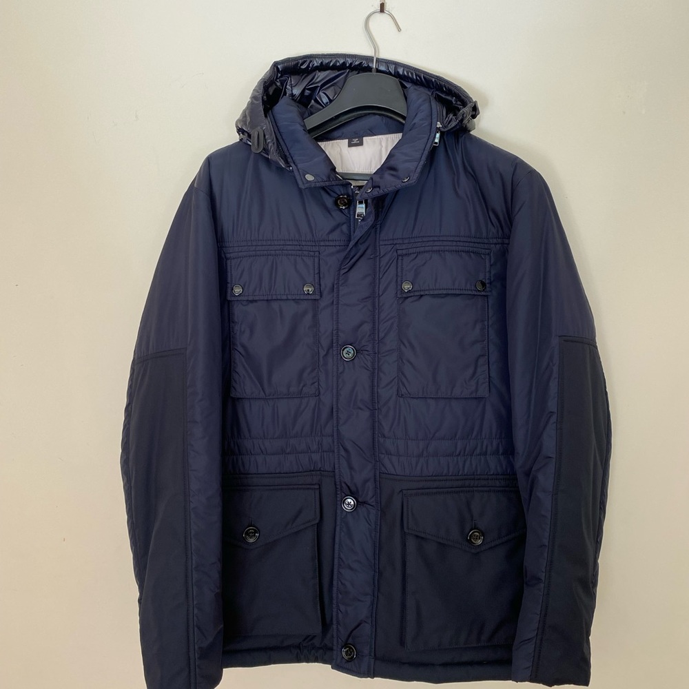 Boss Hugo Boss men’s winter coat size large navy. Worn 2 times.